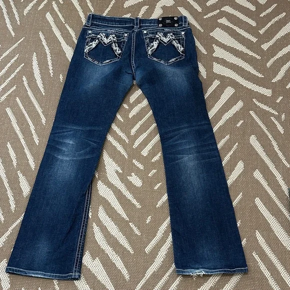 Miss Me Distressed Signature Boot Jean JM1232B Size 31 Inseam 34 Color MK 323 - Picture 1 of 17